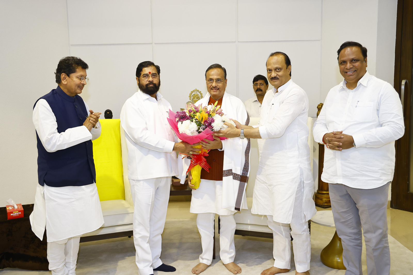 भाजप निवडणूक प्रभारी डॉ.दिनेश शर्मा यांनी घेतली मुख्यमंत्री एकनाथ शिंदे यांची भेट
