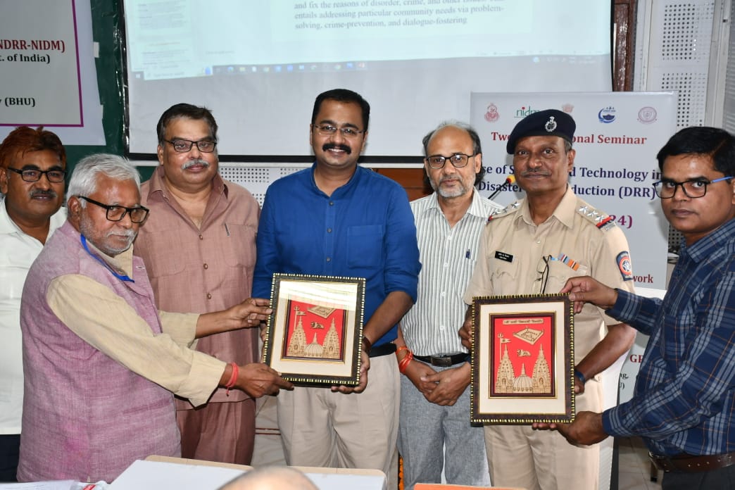 वाराणसी येथे मुंबई लोहमार्ग पोलिसांतर्फे समुदाय पोलिसिंग बाबत सादरीकरण