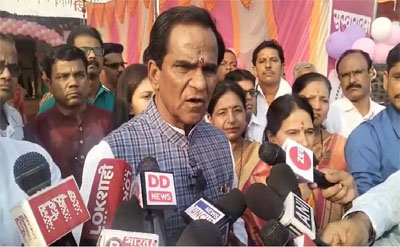 रावसाहेब दानवे यांनी कुटुंबासमवेत बजावला मतदानाचा हक्क