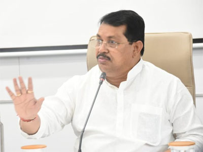 राज्यातील शेतकरी संकटात आणि कृषी मंत्री परदेशात- वडेट्टीवार