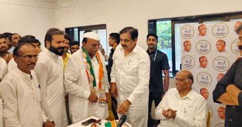 भाजप प्रवक्ते लक्ष्मण ढोबळे यांचा शरद पवार यांच्या उपस्थितीत राष्ट्रवादीत प्रवेश