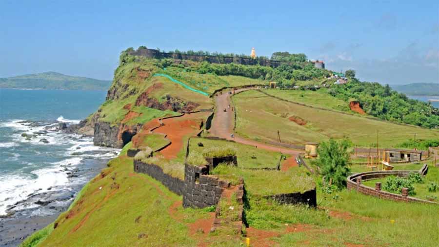 रत्नदुर्ग किल्ल्यावरील शिवपुतळ्याच्या संरक्षणासाठी नियोजन करण्याची मागणी