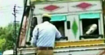 पगार मिळतो लाखाचा खिसा मारतात वारकऱ्यांचा…!