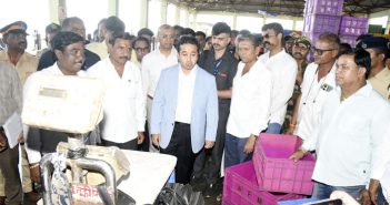 ससुन डॉकमध्ये कर्मचाऱ्यांना ओळखपत्र बंधनकारक…….!