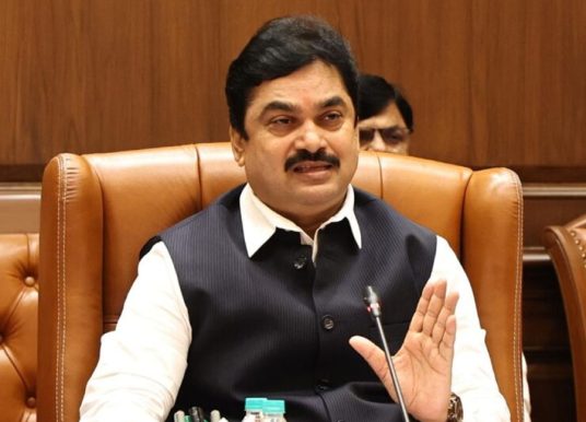 मुंबई महापालिका हद्दीतील वाढती अतिक्रमणे संदर्भात लक्षवेधीवरील आश्वासनाची पूर्तता तातडीने व्हावी….!