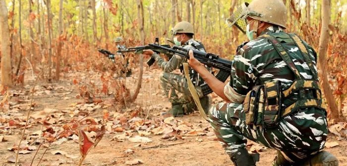 छत्तीसगडमध्ये बसवा राजूसह ३० नक्षलवादी ठार