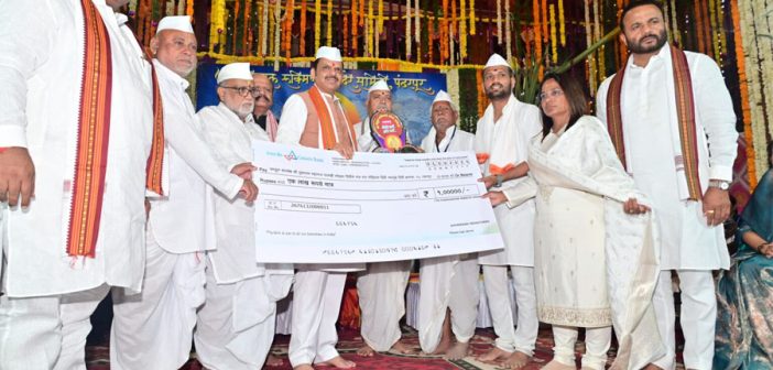 बा विठ्ठला… बळीराजाला सुखी-समाधानी ठेव, राज्यावरील संकटे दूर कर – मुख्यमंत्री