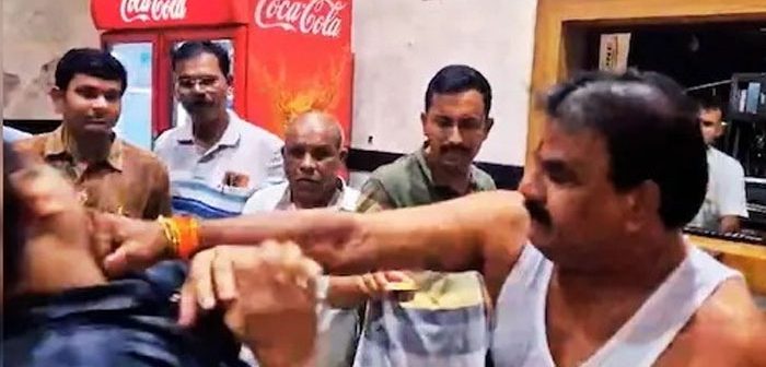मुंबईतील आकाशवाणी आमदार निवासातील कँटीनचा परवाना रद्द
