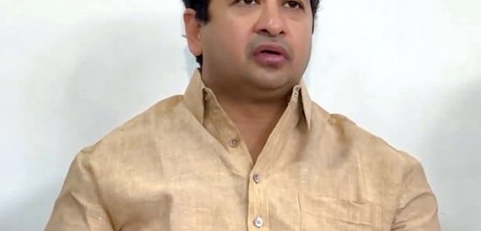 “शाळा नाही, मदरसे बंद करून दाखवा” – नितेश राणे