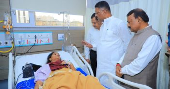 घरे गमावलेल्यांना म्हाडाची घरे तात्पुरत्या स्वरूपात मिळणार – सरनाईक