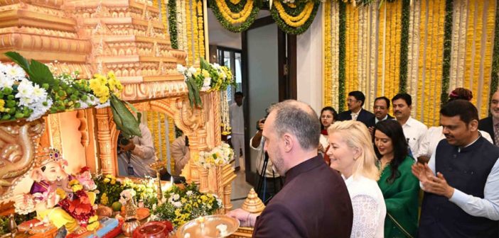 मुख्यमंत्र्यांच्या निवासस्थानी विविध देशांच्या महावाणिज्य दूतांनी घेतले गणेश दर्शन