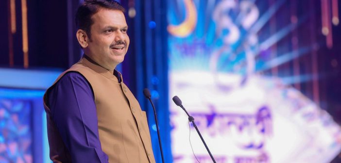 राज्य मराठी चित्रपट पुरस्कार कार्यक्रमात मुख्यमंत्र्यांसामोर घोषणाबाजी