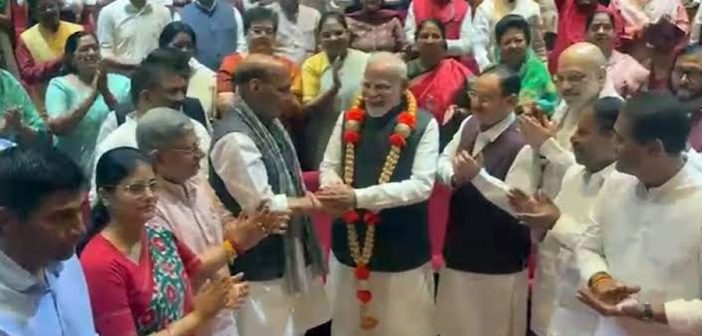 ऑपरेशन सिंदूर यश : एनडीए संसदीय पक्षाच्या बैठकीत पंतप्रधान मोदींचा सन्मान