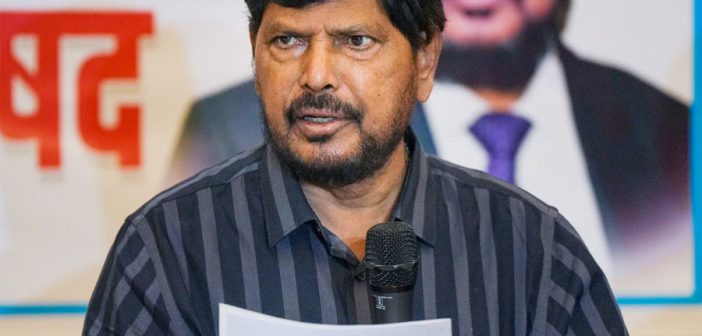“राहुल गांधी निवडणूक आयोगाला घाबरतात, म्हणूनच ते…”; रामदास आठवलेंचा हल्लाबोल