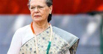 नागरिकत्वापूर्वीच मतदार यादीत नाव ; सोनियांच्या विरोधात याचिका दाखल