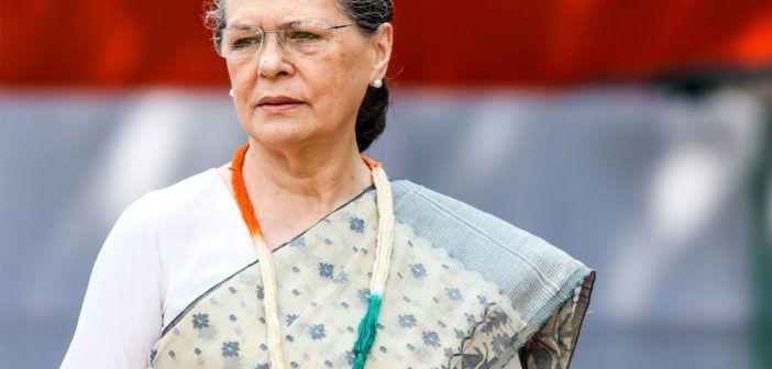 नागरिकत्वापूर्वीच मतदार यादीत नाव ; सोनियांच्या विरोधात याचिका दाखल