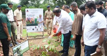 संजय गांधी राष्ट्रीय उद्यानात शेलार यांच्या हस्ते भारतीय प्रजातीच्या दुर्मीळ वृक्षांची लागवड