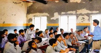 दिल्लीच्या ७९९ सरकारी शाळांमध्ये पाणी व विजेची समस्या गंभीर