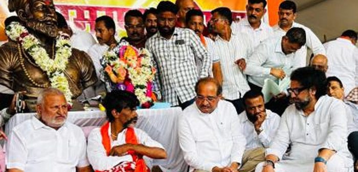 सहा मागण्या मान्य, उपोषण स्थगित, जरांगेंनी बांधवांना गावाकडे निघण्याचे केले आवाहन