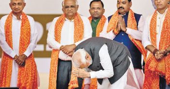 गुजरात मंत्रिमंडळ विस्तार : अखिल भारतीय कोळी समाज संघटनेचे राष्ट्रीय अध्यक्ष कुंवरजी बावलिया यांना पुन्हा मंत्रीपदाची शपथ