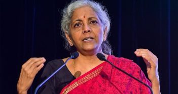 बँकांनी ग्राहकांशी स्थानिक भाषेत संवाद साधावा – निर्मला सीतारामन