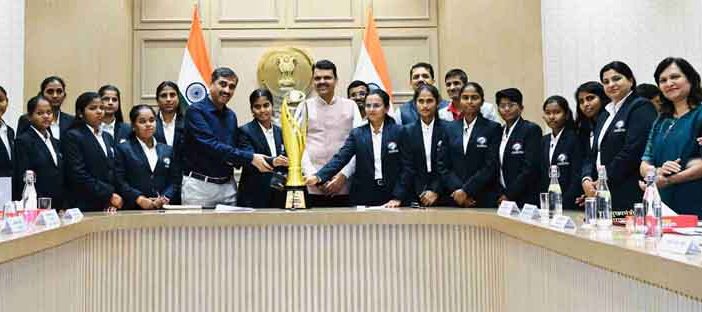 दृष्टिबाधित टी-२० क्रिकेट विश्वविजेत्या महिला संघातील खेळाडूंचा मुख्यमंत्र्यांच्या हस्ते गौरव