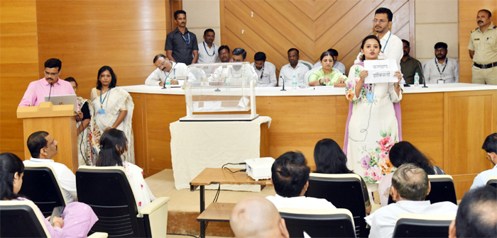 महापौर आरक्षण जाहीर : खुला प्रवर्ग १७, ओबीसी ८, अनुसूचित जाती ३, अनुसूचित जमाती १