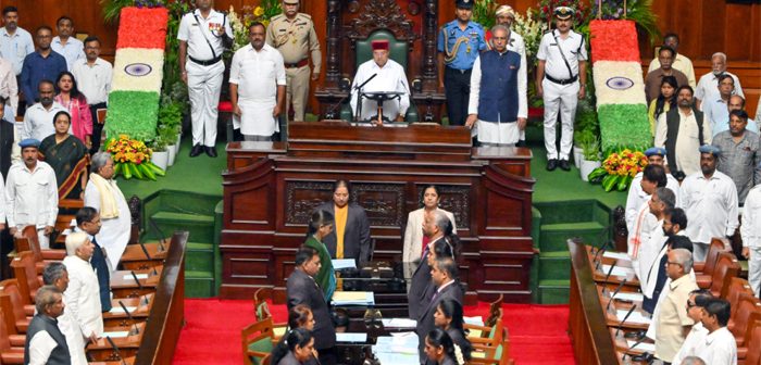 कर्नाटकच्या राज्यपालांचा अभिभाषण वाचण्यास नकार, गोंधळाच्या पार्श्वभूमीवर सभागृहातून वॉक आउट