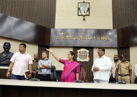 महापौर शर्मिला पिंपळोलकर यांनी घेतला महासभा सभागृहाचा आढावा