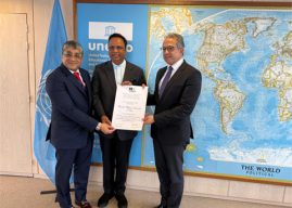 छ. शिवाजी महाराज यांच्या १२ किल्ल्यांचे जागतिक वारसा प्रमाणपत्र शेलार यांनी स्विकारले