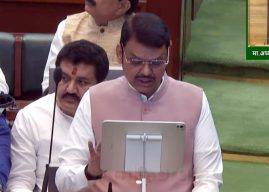 शेतकऱ्यांच्या पदरात आनंदाचा वर्षाव: कर्जमाफीसह प्रामाणिक कर्जदारांनाही ५० हजारांचे बक्षीस!