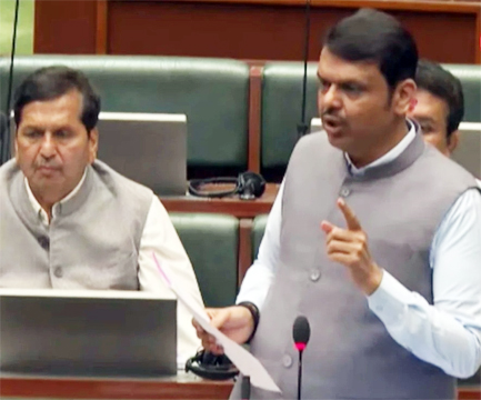 अजित पवारांच्या अपघातात कुणाचा हात असेल, त्याचा मुडदाही खोदून काढू ! – मुख्यमंत्री