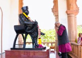 उपराष्ट्रपती नागपूर दौऱ्यावर : डॉ. हेडगेवरांच्या समाधीचे घेतले दर्शन