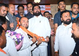 नाशिक जिल्ह्यातील राष्ट्रवादी काँग्रेस शरद पवार गट आणि उबाठा गटातील विविध पदाधिकाऱ्यांचा शिवसेनेमध्ये पक्षप्रवेश