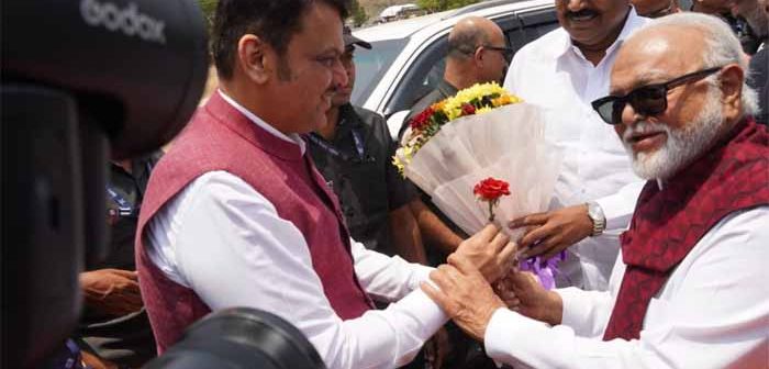 उद्धव ठाकरे आणि मी उघडपणे भेटू – फडणवीस