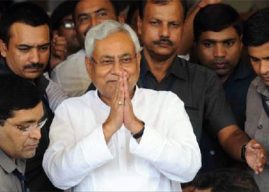 नितीश कुमार यांनी मुख्यमंत्रीपदाचा राजीनामा राज्यपालांकडे केला सादर