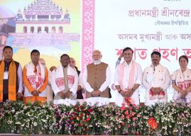 हिमंत बिस्व सरमा यांनी सलग दुसऱ्यांदा आसामच्या मुख्यमंत्रीपदाची घेतली शपथ