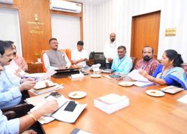 १५ ऑगस्टपर्यंत रिक्षा-टॅक्सी चालकांना व्यावहारिक मराठी शिकणे सक्तीचे – परिवहन मंत्री प्रताप सरनाईक