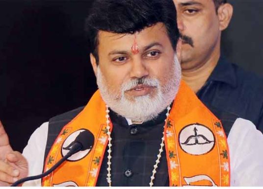 “मंगेश चिवटेंसारखा निष्ठावान कार्यकर्ता हे राजकारणातील दुर्मिळ उदाहरण ; त्यांच्या त्यागाला सलाम; — उदय सामंत, उद्योगमंत्री