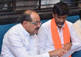 उपोषण करण्यावर जरांगे ठाम, सरकारचे चर्चेतून मनधरणीचे प्रयत्न सुरु