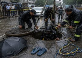 मुंबईत मॅनहोलमध्ये पडून एकाचा मृत्यू, सहायक आयुक्तांसह चौघांचे चौकशीसापेक्ष निलंबन