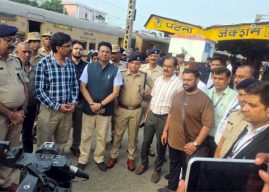 नेपाळच्या पुरात अडकलेल्या महाराष्ट्रातील १०० तीर्थयात्रींची बिहार सरकारने केली सुटका