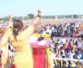 जातिधर्माच्या भिंती तोडून दुष्काळाचा सामना करण्यासाठी एकजुटीने सज्ज व्हा – पंकजा मुंडे